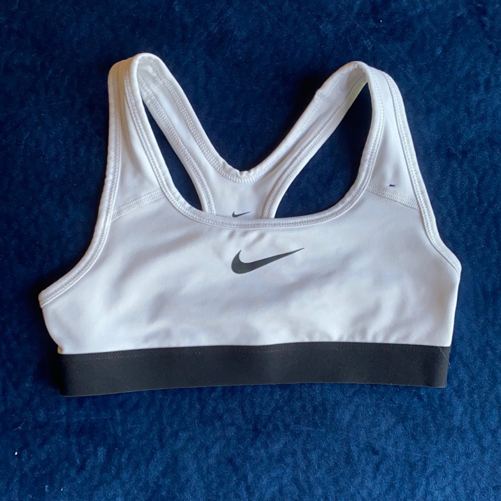 Never been worn Nike sports bra